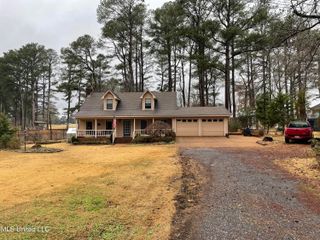 812 Country Club Drive, Senatobia, MS 38668
