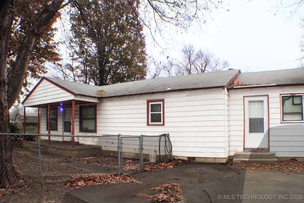 215 S 4th Street, Sperry, OK 74073