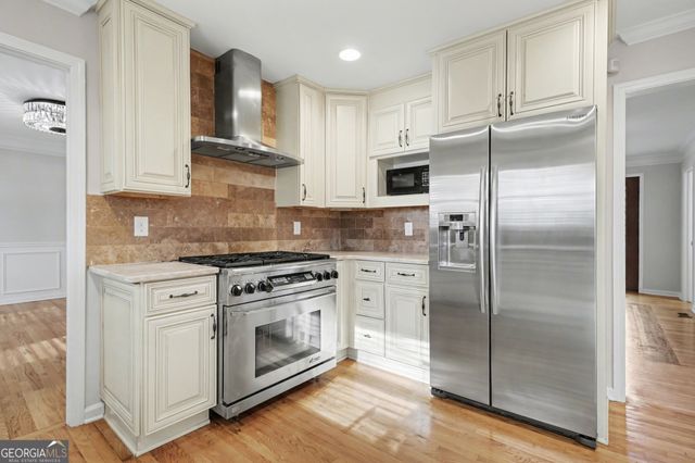 205 Marsh Glen Point, Atlanta, GA 30328