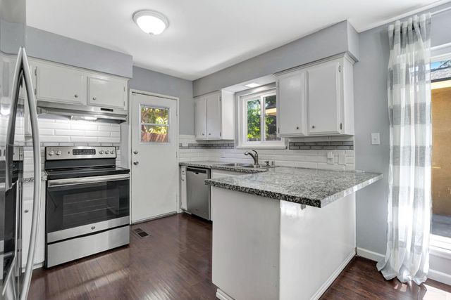4887 E Pico Avenue, Fresno, CA 93726