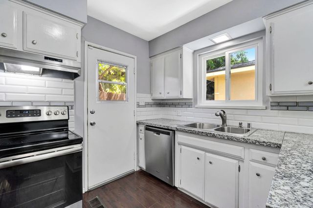 4887 E Pico Avenue, Fresno, CA 93726