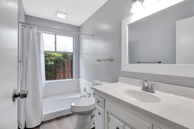 4887 E Pico Avenue, Fresno, CA 93726