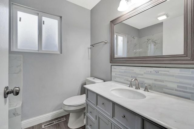 4887 E Pico Avenue, Fresno, CA 93726