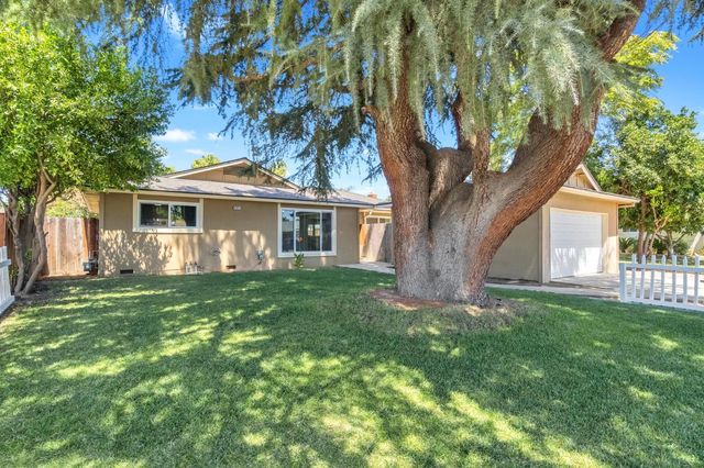 4887 E Pico Avenue, Fresno, CA 93726