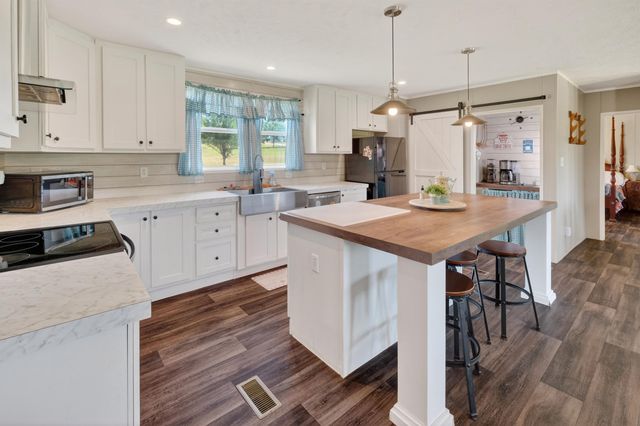 580 Melvin Hill Road, Campobello, SC 29322