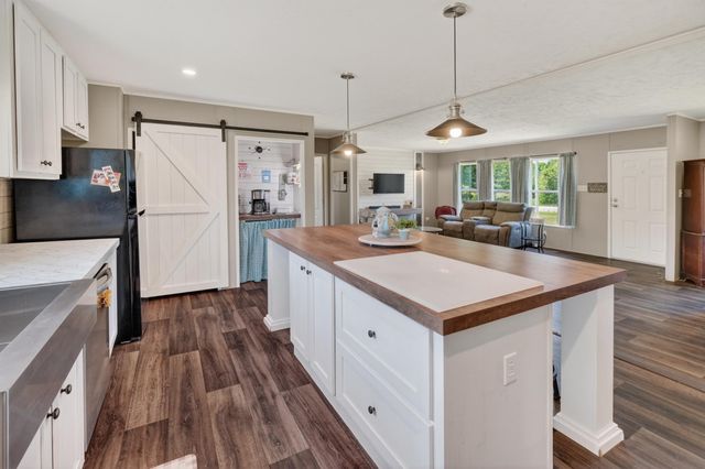 580 Melvin Hill Road, Campobello, SC 29322