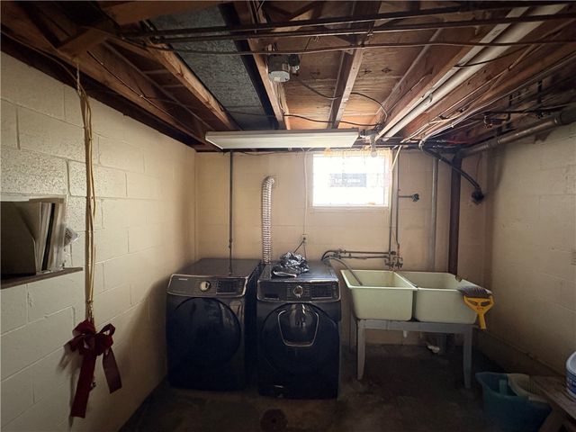 50 Dundalk Dr, Penn Hills, PA 15235