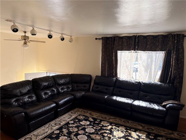 50 Dundalk Dr, Penn Hills, PA 15235