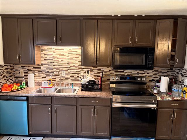 50 Dundalk Dr, Penn Hills, PA 15235