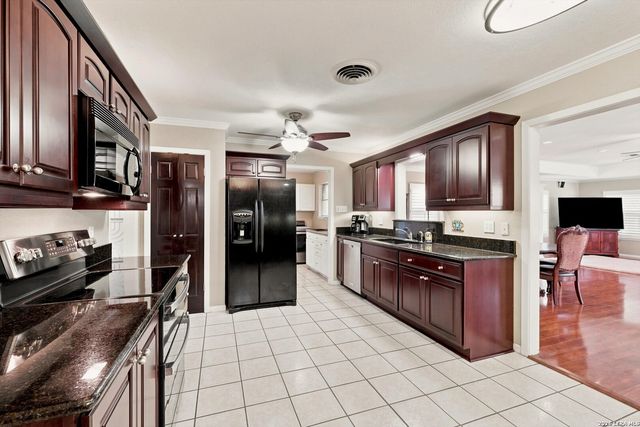 202 MESA ALTA ST, San Antonio, TX 78232