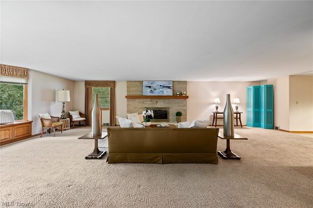 806 E Warner Road, Akron, OH 44319