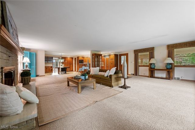 806 E Warner Road, Akron, OH 44319