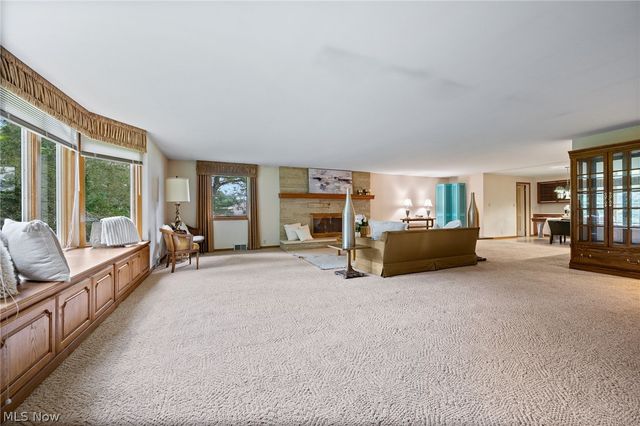 806 E Warner Road, Akron, OH 44319