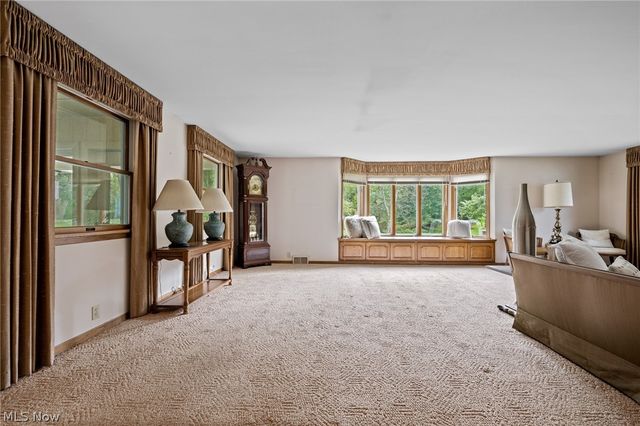 806 E Warner Road, Akron, OH 44319