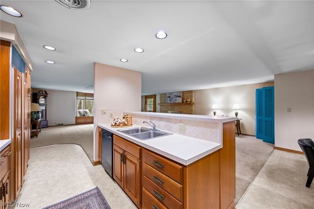 806 E Warner Road, Akron, OH 44319