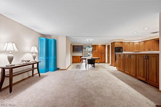806 E Warner Road, Akron, OH 44319