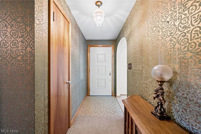 806 E Warner Road, Akron, OH 44319