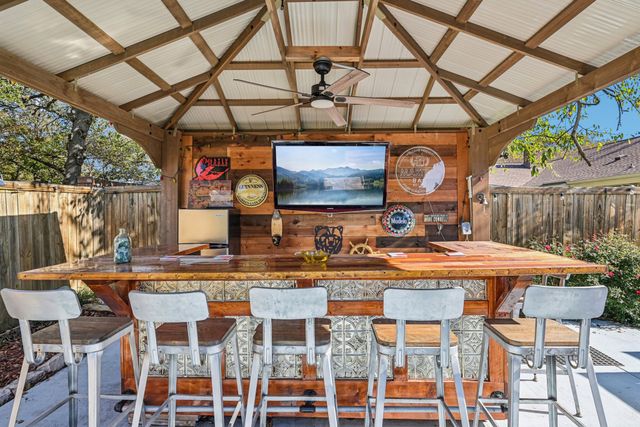 2609 Meadow Green, Bedford, TX 76021