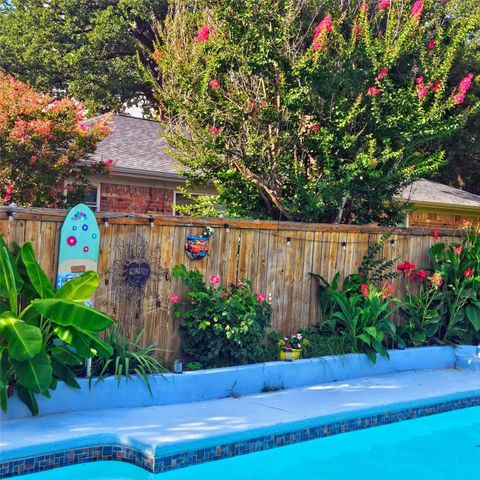 2609 Meadow Green, Bedford, TX 76021