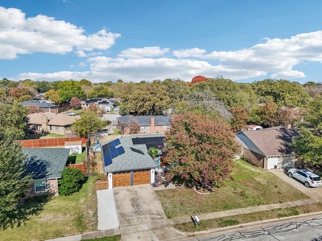 2609 Meadow Green, Bedford, TX 76021