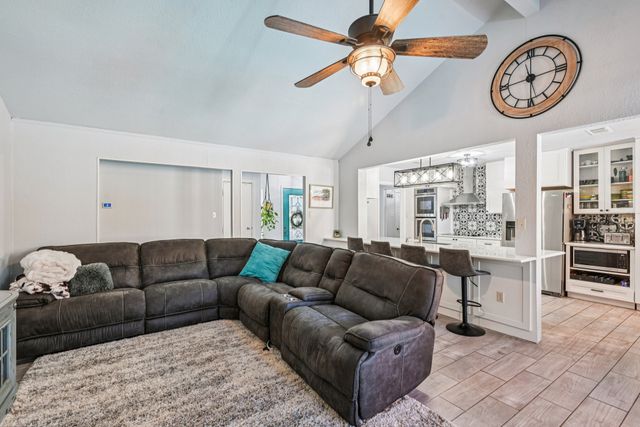 2609 Meadow Green, Bedford, TX 76021