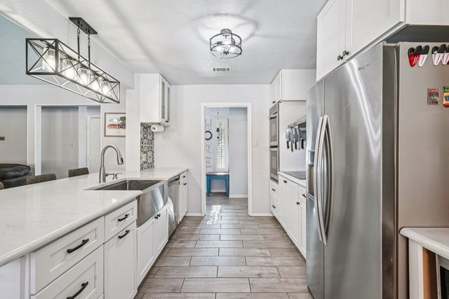 2609 Meadow Green, Bedford, TX 76021