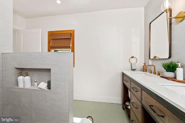 401 WOODLAND AVE, Cherry Hill, NJ 08002