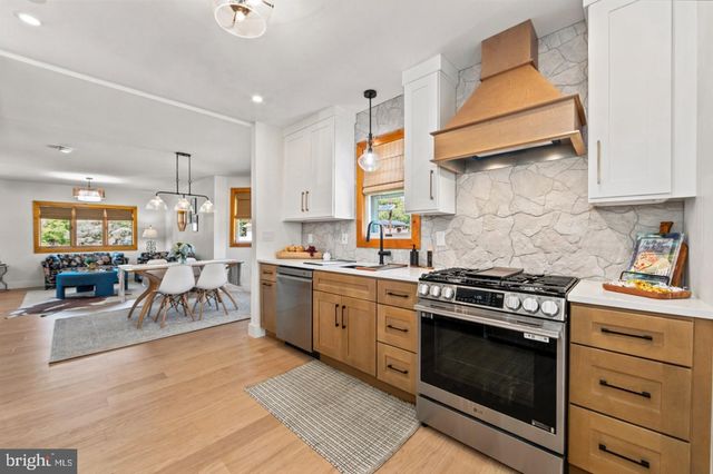 401 WOODLAND AVE, Cherry Hill, NJ 08002