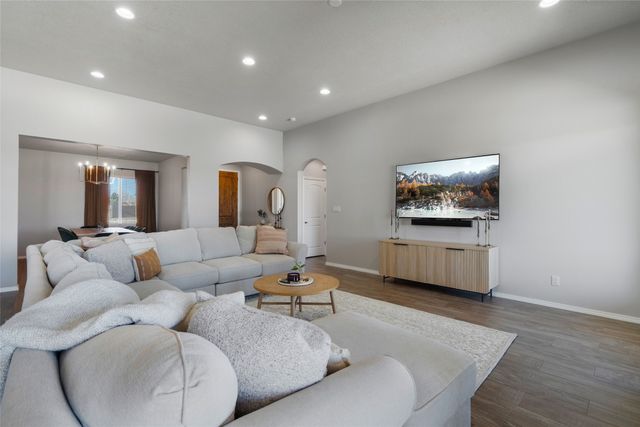 6 W Serena, Santa Fe, NM 87508