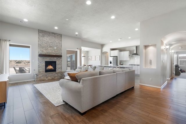 6 W Serena, Santa Fe, NM 87508