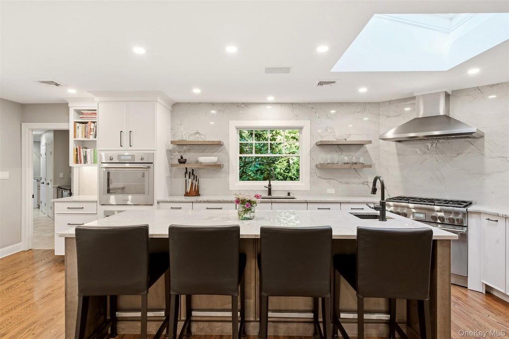 31 Crosby Place, Cold Spring Harbor, NY 11724 — photo 3