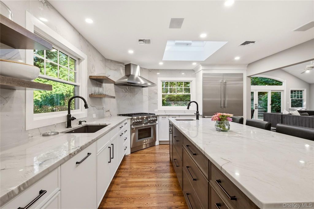 31 Crosby Place, Cold Spring Harbor, NY 11724 — photo 5