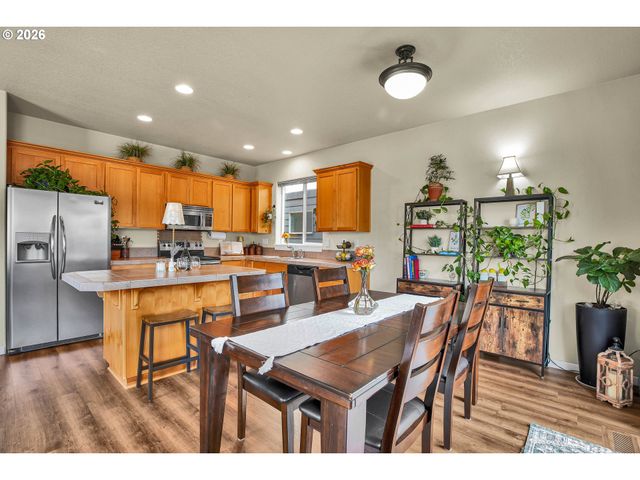 17925 Sw BRISK Ln, Beaverton, OR 97007