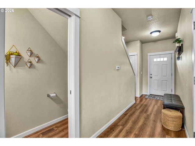 17925 Sw BRISK Ln, Beaverton, OR 97007