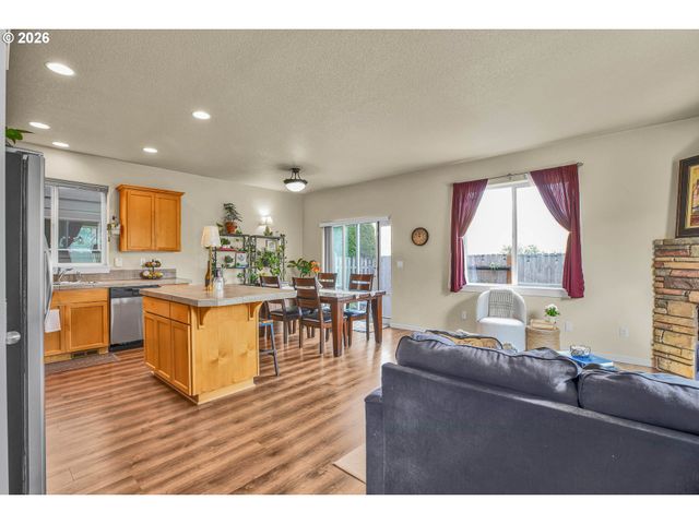 17925 Sw BRISK Ln, Beaverton, OR 97007