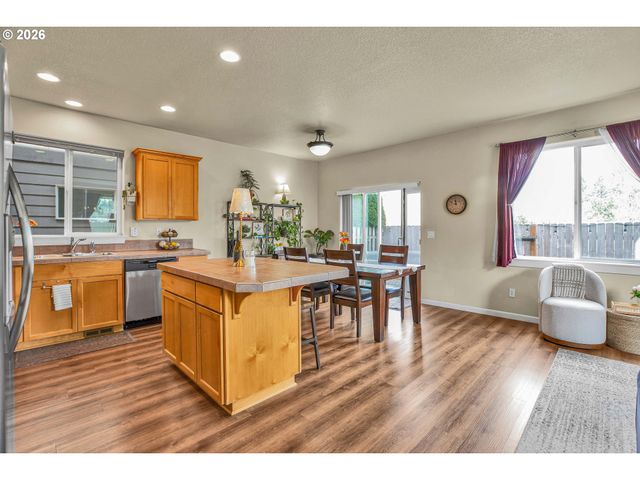 17925 Sw BRISK Ln, Beaverton, OR 97007