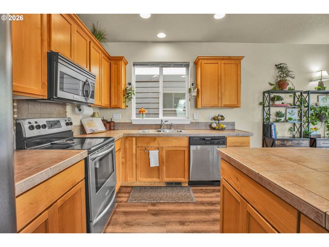 17925 Sw BRISK Ln, Beaverton, OR 97007