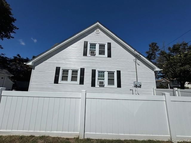 39 Fountain Street, Hicksville, NY 11801