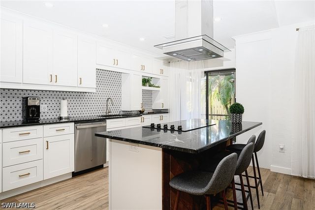 772 Reef Point CIR 55, Naples, FL 34108