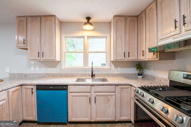 102 Lindsey Court NE, Calhoun, GA 30701