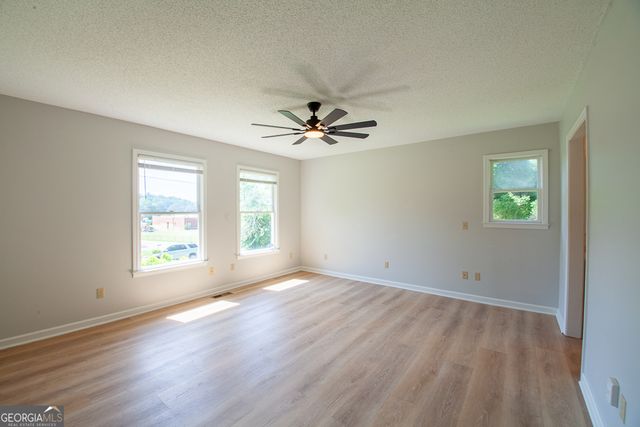 102 Lindsey Court NE, Calhoun, GA 30701