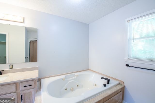 102 Lindsey Court NE, Calhoun, GA 30701