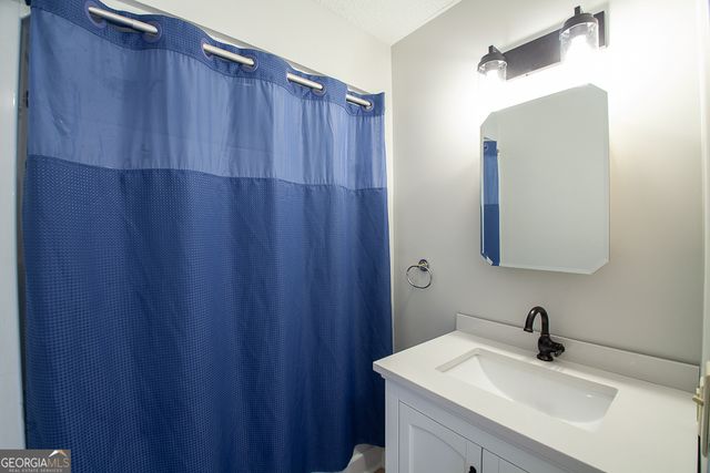102 Lindsey Court NE, Calhoun, GA 30701