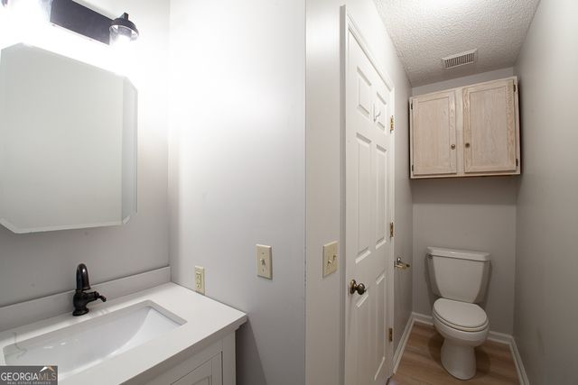 102 Lindsey Court NE, Calhoun, GA 30701