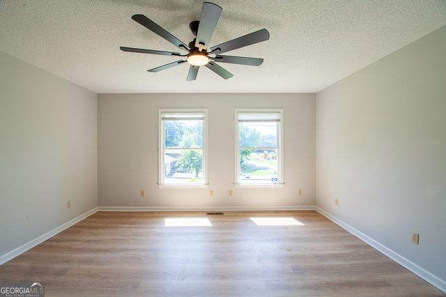 102 Lindsey Court NE, Calhoun, GA 30701