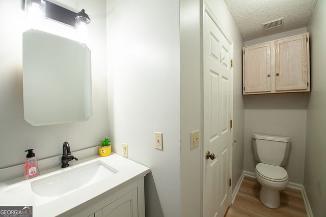 102 Lindsey Court NE, Calhoun, GA 30701