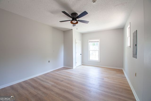 102 Lindsey Court NE, Calhoun, GA 30701
