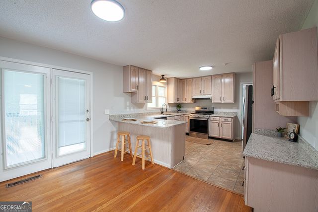 102 Lindsey Court NE, Calhoun, GA 30701