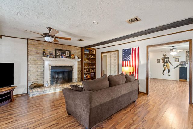 357 W Castle Harbour Drive, Friendswood, TX 77546