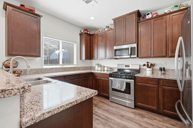 727 W Willow Oak Avenue, Porterville, CA 93257